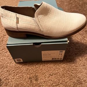 Tom’s white croc embossed booties.  Size 7.5.